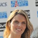 Sylvie Tellier, dans la tourmente, garde le sourire et présente son petit Oscar : la plus belle de ses récompenses !