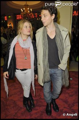 Raphaël et Mélanie Thierry lors de la première du spectacle Comme il vous plaira de Shakespeare mis en scène par Sam Mendes au Théâtre Marigny à Paris le 14 avril 2010