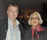 Dominique Besnehard et Micheline Presle lors de la première du spectacle Comme il vous plaira de Shakespeare mis en scène par Sam Mendes au Théâtre Marigny à Paris le 14 avril 2010