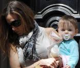 Sarah Jessica Parker avec ses adorables jumelles Marion et Tabitha à NYC le 14/04/10.