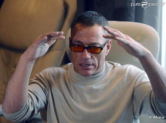 Jean-Claude Van Damme se prépare à combattre sur un ring de boxe lors du  Budo Gala de Bâle, les 28 et 29 mai 2010.
