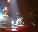 Rihanna chute lors de son concert à Marseille