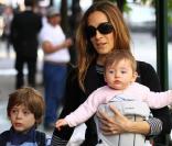 Sarah Jessica Parker se promène avec sa fille Marion et son fils James Wilkie à New York le 22 avril 2010