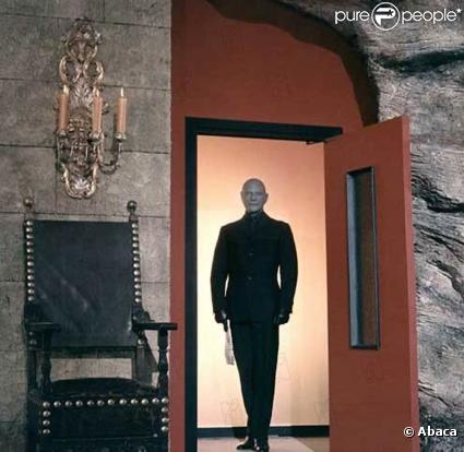 Vincent Cassel, bientôt dans le rôle d'un Schtroumpf nommé Fantômas ! Ici, Jean Marais sous les traits de Fantômas, dans les films d'André Hunebelle, dans les anénes 60. 