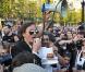 Christophe Alévêque chante Milles Colombes devant le Fouquet's pour Nicolas Sarkozy, le 6 mai 2008 !