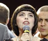 Rassemblement place de la concorde pour l\'élection de Nicolas Sarkozy, avec Mireille Mathieu, le 6 mai 2007.