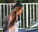 Miley Cyrus s'offre une virée shopping avec une amie, à Los Angeles, avant de se rendre dans un restaurant de sushis, samedi 1er mai.