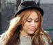 Miley Cyrus s'offre une virée shopping avec une amie, à Los Angeles, avant de se rendre dans un restaurant de sushis, samedi 1er mai.