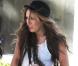 Miley Cyrus s'offre une virée shopping avec une amie, à Los Angeles, avant de se rendre dans un restaurant de sushis, samedi 1er mai.