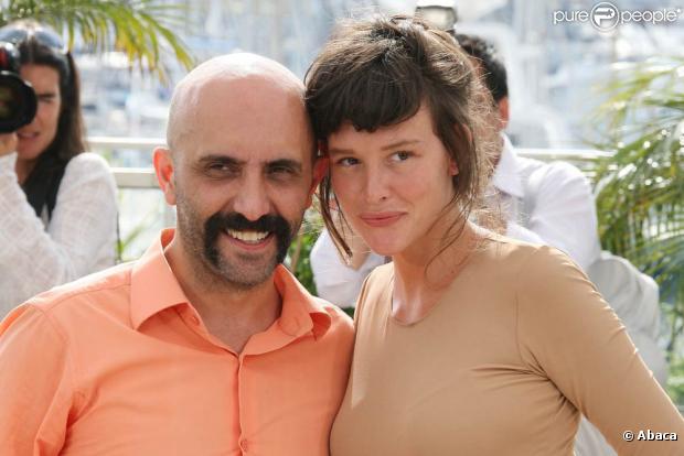 Gaspar Noé et la belle Paz de la Huerta, lors de la présentation à Cannes d' Enter the Void , en mai 2009, pour un film qui sortira sur tous nos écrans le 5 mai 2010.