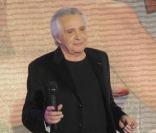 Michel Sardou dans Vivement Dimanche.