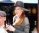 Regardez Nicole Kidman se lâcher avec Jennifer Aniston, entre danse en bikini et... tenue sexy transparente !
