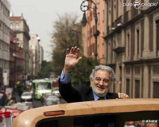 Placido Domingo (photo : à Mexico, en décembre 2009), bien remis de son intervention en raison d'un polype cancéreux, ouvre en mai un nouveau restaurant au Qatar