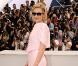 Cate Blanchett dans un tailleur Armani lors du photocall de Robin des Bois le 12 mai 2010 pendant le festival de Cannes