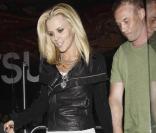 Jenny McCarthy a mis la main sur un nouveau boyfriend, qu'elle exposait pour la première fois dans les rues de Los Angeles, le vendredi 14 mai.