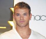 Kellan Lutz fait la promotion des sous-vêtements Calvin Klein dont il est l'égérie, au Macy's de New York, samedi 15 mai.