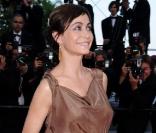 Emmanuelle Béart avant la projection du film Des Hommes et des Dieux, de Xavier Beauvois lors du Festival de Cannes, le 18 mai 2010