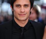 Gael Garcia Bernal avant la projection du film Des Hommes et des Dieux, de Xavier Beauvois lors du Festival de Cannes, le 18 mai 2010