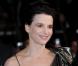 Juliette Binoche porte une robe Lanvin lors de la montée des marches de la nuit du 18 mai 2010, durant le 63e festival de Cannes