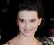 Juliette Binoche porte une robe Lanvin lors de la montée des marches de la nuit du 18 mai 2010, durant le 63e festival de Cannes