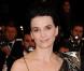 Juliette Binoche porte une robe Lanvin lors de la montée des marches de la nuit du 18 mai 2010, durant le 63e  festival de Cannes