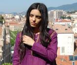 Hafsia Herzi sur la terrasse du showroom Antik Batik, portant le modèle de la marque qu'elle a choisi, à Cannes, en mai 2010.