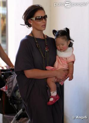 Katherine Heigl évoque l'opération à coeur ouvert qu'a subite sa fille adoptive Naleigh, il y a quelques mois.