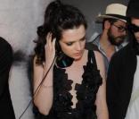 Roxane Mesquida derrière les platines à la Terrazza Martini, le 20 mai 2010, à Cannes.