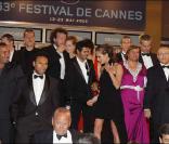 Jamel Debbouze et Melissa Theuriau sortent du Palais des Festivals, et remercient Thierry Fremaux 