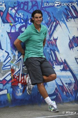 Rafael Nadal est arrivé à Paris : le 21 mai, deux jours avant le début de Roland-Garros, il était à l'ancienne piscine Molitor, à Paris