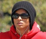 Ciara se balade avec une tenue masculine et négligée, à Los Angeles. 29/05/2010