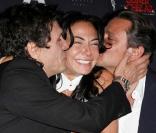 Sandra Zeitoun entre son mari Valéry Zeitoun et le chanteur Marc Lavoine, à l'occasion de la grande soirée du label AZ, organisée au VIP Room Theatre, à Paris, le 3 juin 2010.