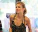 AnnaLynne McCord toujours "in" : Slim blanc, tunique panthère, Louboutin aux pieds, et vernis flashy... Nickel ! 