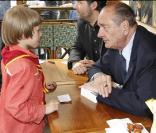 Jacques Chirac signe son livre  Chaque pas doit être un but , le 6 juin 2010. 