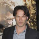 Stephen Moyer de "True Blood" : le sexy vampire va se transformer en avocat et espion russe !