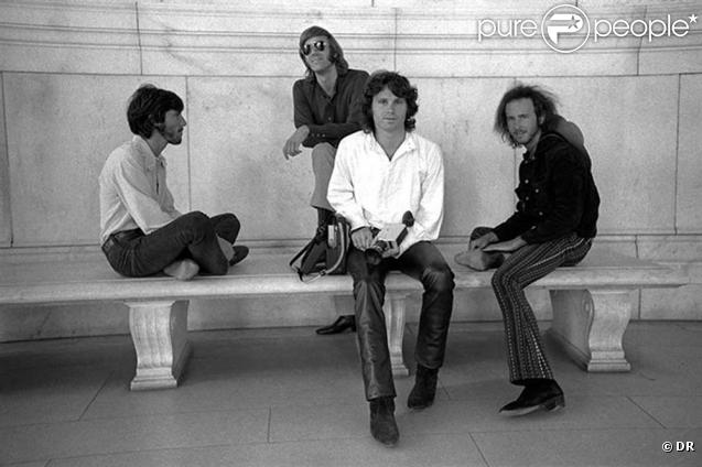 Des images de  When you're strange. 