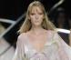 La sublime Anne Vyalitsyna en défilé, c'est très beau aussi...