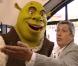Regardez Alain Chabat qui a des petits soucis avec un monstre vert !
