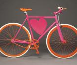 Agatha Ruiz de la Prada a customisé un vélo Peugeot présenté lors du Festival de la publicité, du 20 au 26 juin 2010 à Cannes pour sa 57e édition et qui sera revendu pour l'association ACT Responsible en octobre 2010