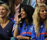 Hayet Abidal et Wahiba Ribéry (au centre et à droite) sont allée passer un week-end entre filles à New York avec quelques copines femmes de footballeurs comme elle !