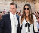 Matthew McConaughey et sa compagne Camila Alves à Milan pour le lancement du nouveau parfum The One de Dolce & Gabbana, le 18 juin 2010