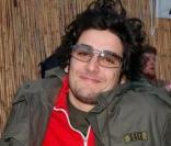 Ex-petit ami d'Olivia Ruiz, Patrice Maktav a fait partie de la comédie musicale Mozart, l'Opéra Rock. Aujourd'hui il tente un retour sur le devant de la scène !  