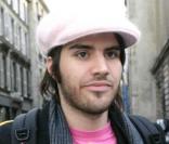 Quelques singles et un passage dans la série Commissaire Valence, Jérémy Chatelain est resté dans le domaine artistique. Il file également le parfait amour avec son épouse Alizée, avec qui il a eu une petite fille. 
