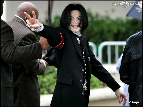 Michael Jackson lors de son procés pour pédophilie dont il sortira innocenté