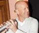 Bruce Willis, nouvel ambassadeur de la vodka Sobieski (du groupe français Belvedere), lors d'un événement promotionnel au bar de l'Hôtel Ritz, à Paris, le 24 juin 2010.