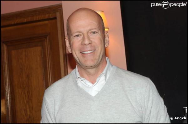 Bruce Willis, nouvel ambassadeur de la vodka Sobieski (du groupe français Belvedere), lors d'un événement promotionnel au bar de l'Hôtel Ritz, à Paris, le 24 juin 2010.