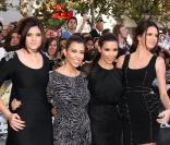 Kylie Jenner, Kourtney et Kim Kardashian et Kendall Jenner, lors de l'avant-première de Twilight 3 : Hésitation à Los Angeles le 24 juin 2010