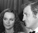 Laura Antonelli au côté de son compagnon de l'époque, Jean-Paul Belmondo en 1974 