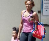 Melanie Brown et sa fille Angel à Tarzana en Californie, le 29 juin 2010