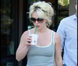 Britney Spears a sorti, il y a quelques jours, la ligne de vêtements qu'elle a dessinée pour la marque Candie's.